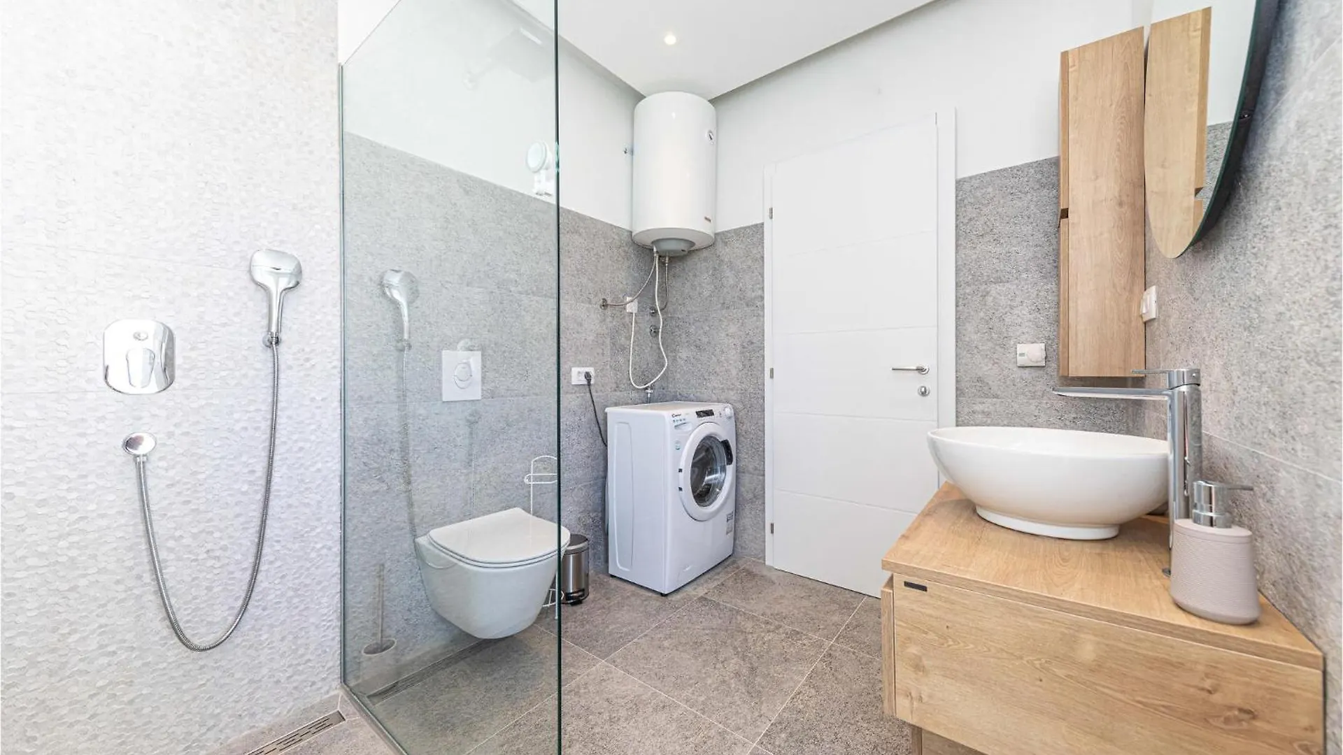 2 Bedroom Cozy Apartment In Okrug Gornji Trogir Croatia