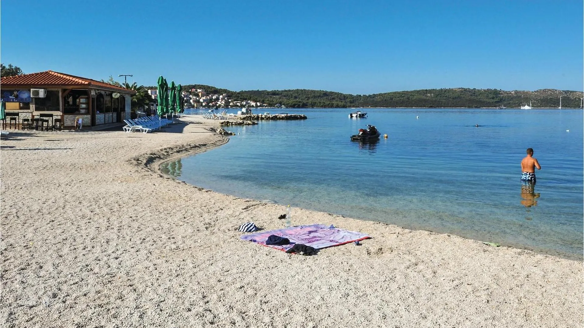 2 Bedroom Cozy Apartment In Okrug Gornji Trogir 0*,
