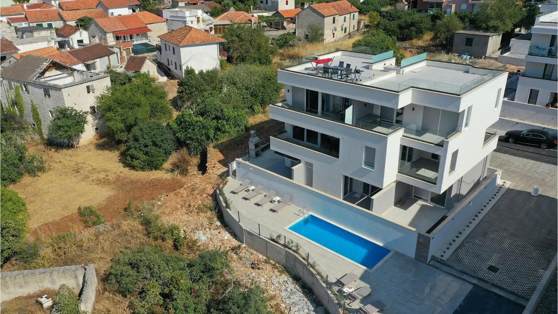 2 Bedroom Cozy Apartment In Okrug Gornji Trogir